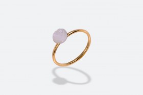 SORTIJA PLATA DE LEY 925 5574 OB, ACABADO EN ORO BRILLO DE 3 MICRAS DE ORO DE 24 KT, NACAR BLANCO NATURAL.
