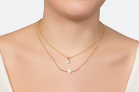 COLGANTE PLATA DE LEY 925 9367 OB, ACABADO EN ORO BRILLO DE 1 MICRA DE ORO DE 24 KT, NACAR NATURAL BLANCO.